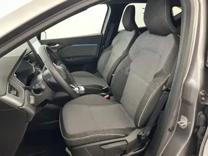 Photo 17 Renault Captur  E-Tech full hybrid 145 ch