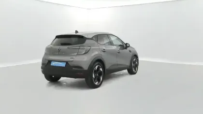 Photo 13 Renault Captur  E-Tech full hybrid 145 ch