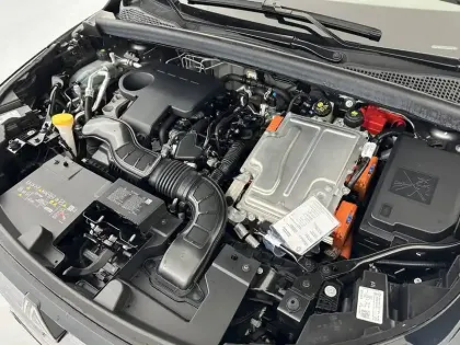 Photo 29 Renault Captur  E-Tech full hybrid 145 ch