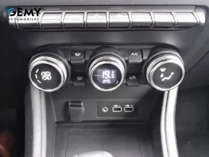 Photo 18 Renault Captur  E-Tech full hybrid 145 ch