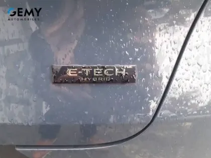 Photo 75 Renault Captur  E-Tech full hybrid 145 ch
