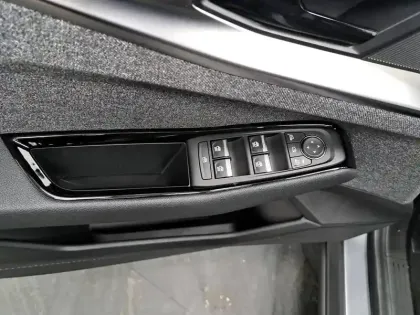 Photo 78 Renault Espace  E-Tech full hybrid 200 GSR2