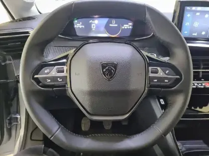 Photo 8 Peugeot 208  PureTech 100 S&S BVM6