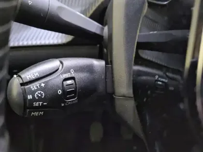 Photo 26 Peugeot 208  PureTech 100 S&S BVM6