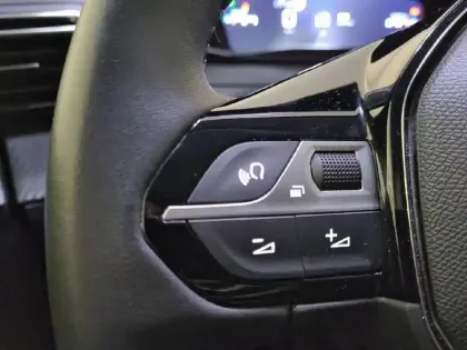 Photo 27 Peugeot 208  PureTech 100 S&S BVM6