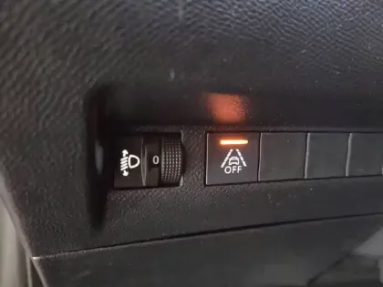 Photo 29 Peugeot 208  Electrique 50 kWh 136ch