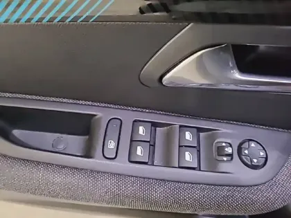 Photo 30 Peugeot 208  Electrique 50 kWh 136ch