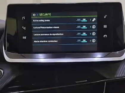 Photo 21 Peugeot 208  Electrique 50 kWh 136ch