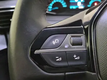 Photo 27 Peugeot 208  Electrique 50 kWh 136ch