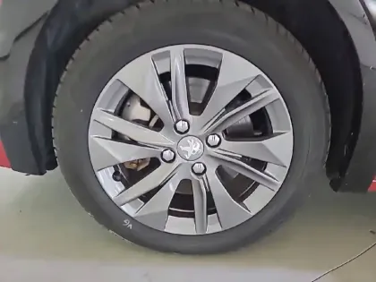 Photo 12 Peugeot 208  Electrique 50 kWh 136ch