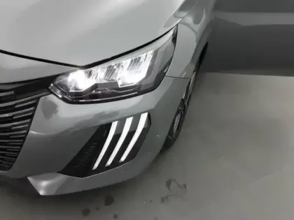 Photo 15 Peugeot 208  Hybrid 100 e-DCS6