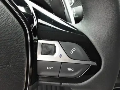 Photo 20 Peugeot 208  Hybrid 100 e-DCS6