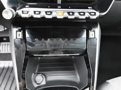 Photo 23 Peugeot 208  Hybrid 100 e-DCS6