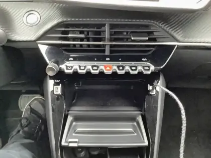 Photo 44 Peugeot 208  Hybrid 110 e-DCS6