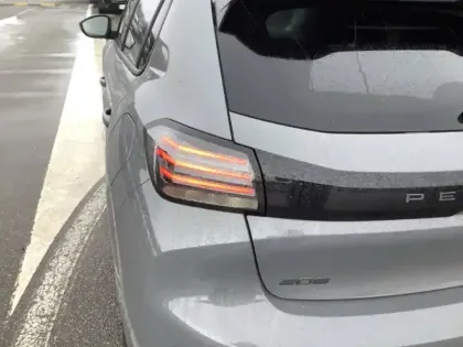 Photo 38 Peugeot 208  Hybrid 110 e-DCS6