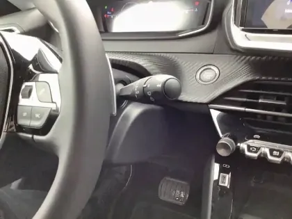 Photo 40 Peugeot 208  Hybrid 110 e-DCS6