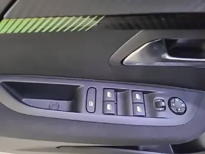 Photo 29 Peugeot 208  Hybrid 100 e-DCS6