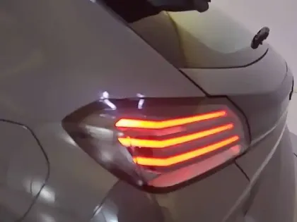 Photo 16 Peugeot 208  Hybrid 100 e-DCS6