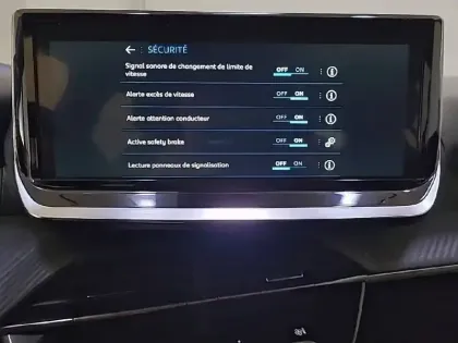 Photo 21 Peugeot 208  Hybrid 100 e-DCS6