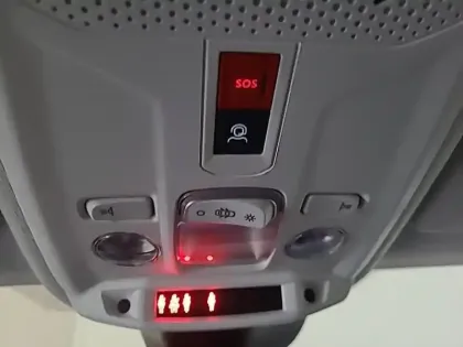 Photo 25 Peugeot 208  Hybrid 100 e-DCS6