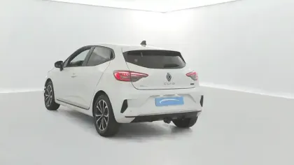 Photo 11 Renault Clio  E-Tech full hybrid 145
