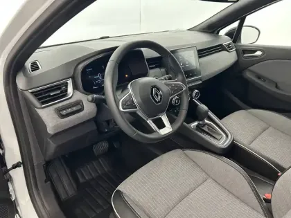 Photo 18 Renault Clio  E-Tech full hybrid 145