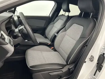 Photo 17 Renault Clio  E-Tech full hybrid 145