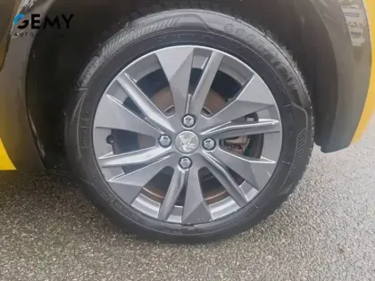 Photo 10 Peugeot 208  Electrique 50 kWh 136ch