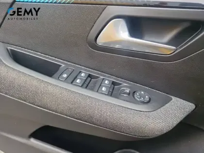 Photo 14 Peugeot 208  Electrique 50 kWh 136ch