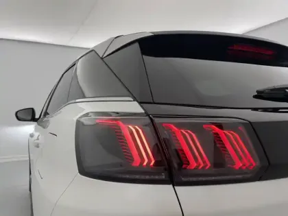 Photo 95 Peugeot 3008  Hybrid 225 e-EAT8