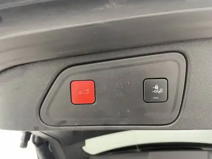 Photo 31 Peugeot 3008  Hybrid 225 e-EAT8