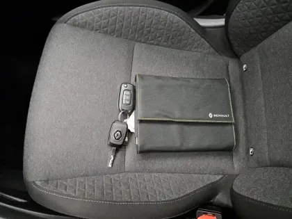 Photo 39 Renault Clio  Blue dCi 85