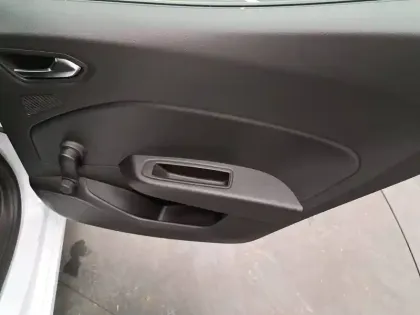 Photo 21 Renault Clio  Blue dCi 85