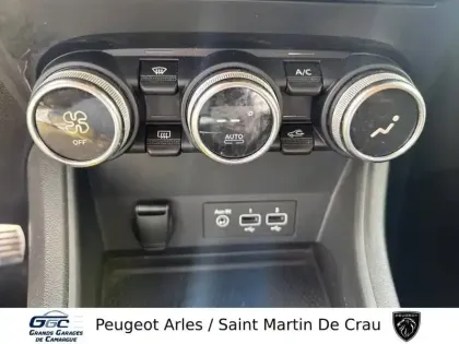 Photo 16 Renault Captur  E-Tech 145 - 21