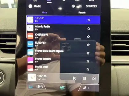 Photo 28 Renault Captur  E-Tech full hybrid 160 ch