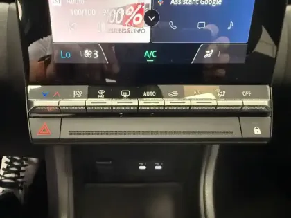 Photo 21 Renault Captur  E-Tech full hybrid 160 ch