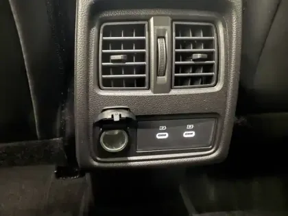 Photo 13 Renault Captur  E-Tech full hybrid 160 ch