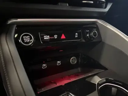 Photo 33 Audi Q5  e-hybrid 299 ch S tronic 7 Quattro