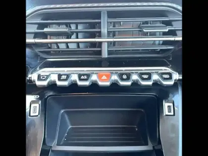 Photo 16 Peugeot 208  PureTech 75 S&S BVM5