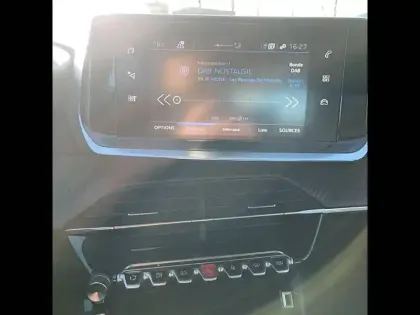 Photo 13 Peugeot 208  PureTech 75 S&S BVM5