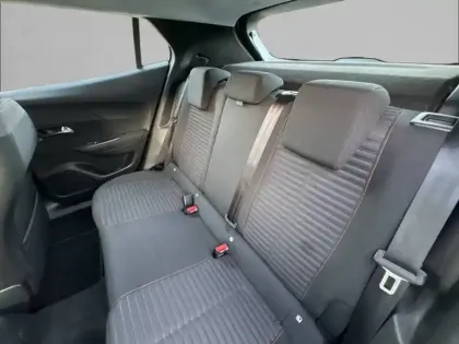 Photo 33 Peugeot 2008  PureTech 130 S&S EAT8