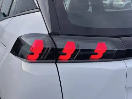 Photo 37 Peugeot 2008  PureTech 130 S&S EAT8