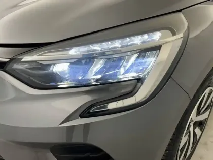 Photo 28 Renault Clio  E-Tech full hybrid 145