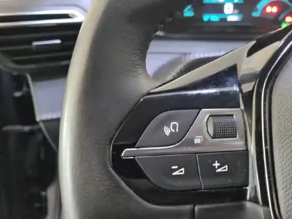 Photo 27 Peugeot 208  Electrique 50 kWh 136ch