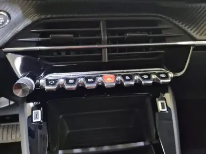 Photo 24 Peugeot 208  Electrique 50 kWh 136ch