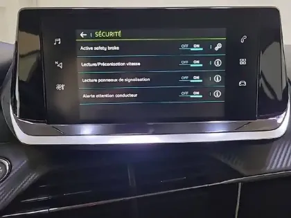 Photo 21 Peugeot 208  Electrique 50 kWh 136ch