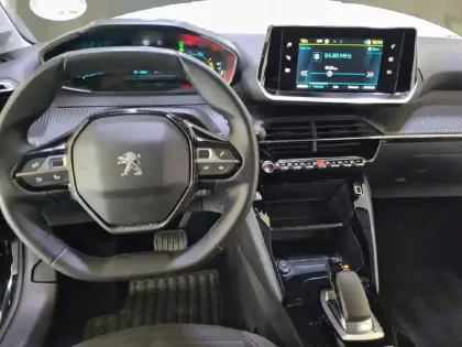 Photo 7 Peugeot 208  Electrique 50 kWh 136ch