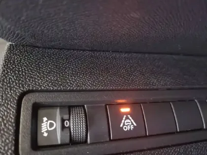 Photo 28 Peugeot 5008  Hybrid 136 e-DCS6