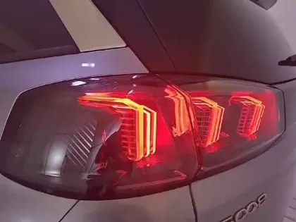 Photo 16 Peugeot 5008  Hybrid 136 e-DCS6