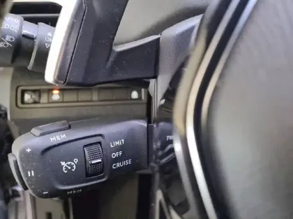 Photo 25 Peugeot 5008  Hybrid 136 e-DCS6